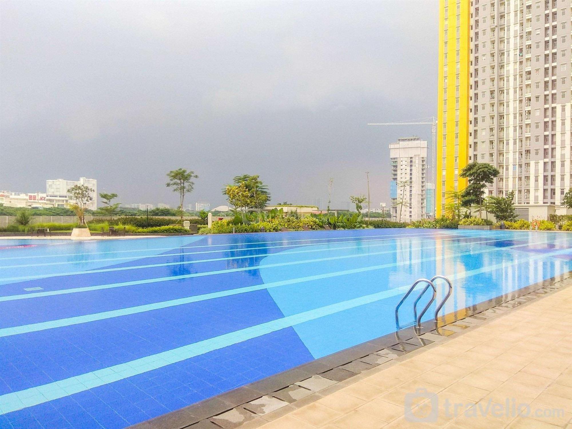 With Garden View At The Springlake View Summarecon By Travelio Apartemen