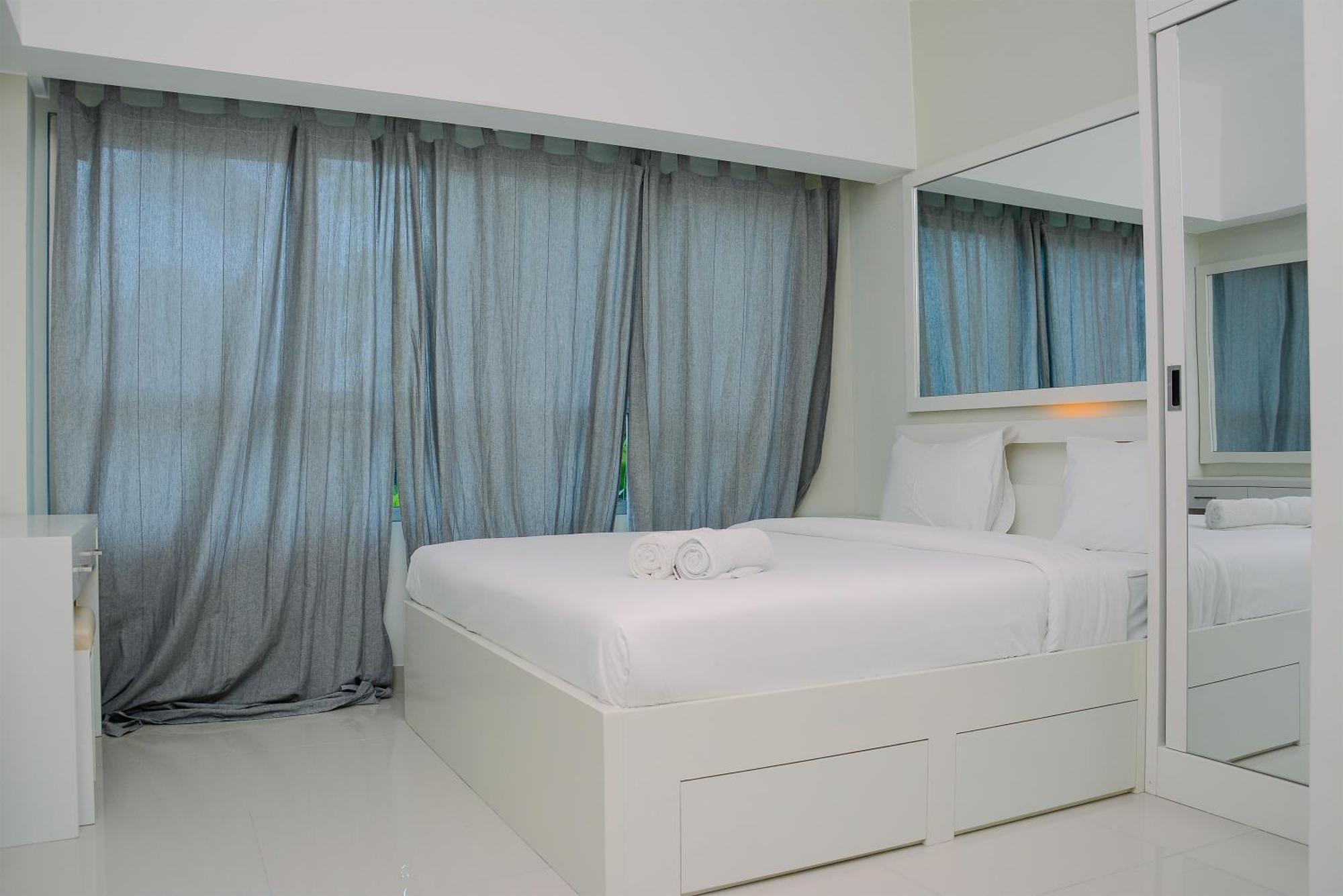 With Garden View At The Springlake View Summarecon By Travelio * Bekasi