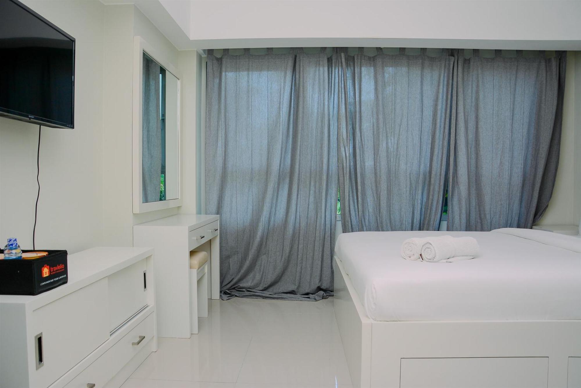 With Garden View At The Springlake View Summarecon By Travelio Bekasi
