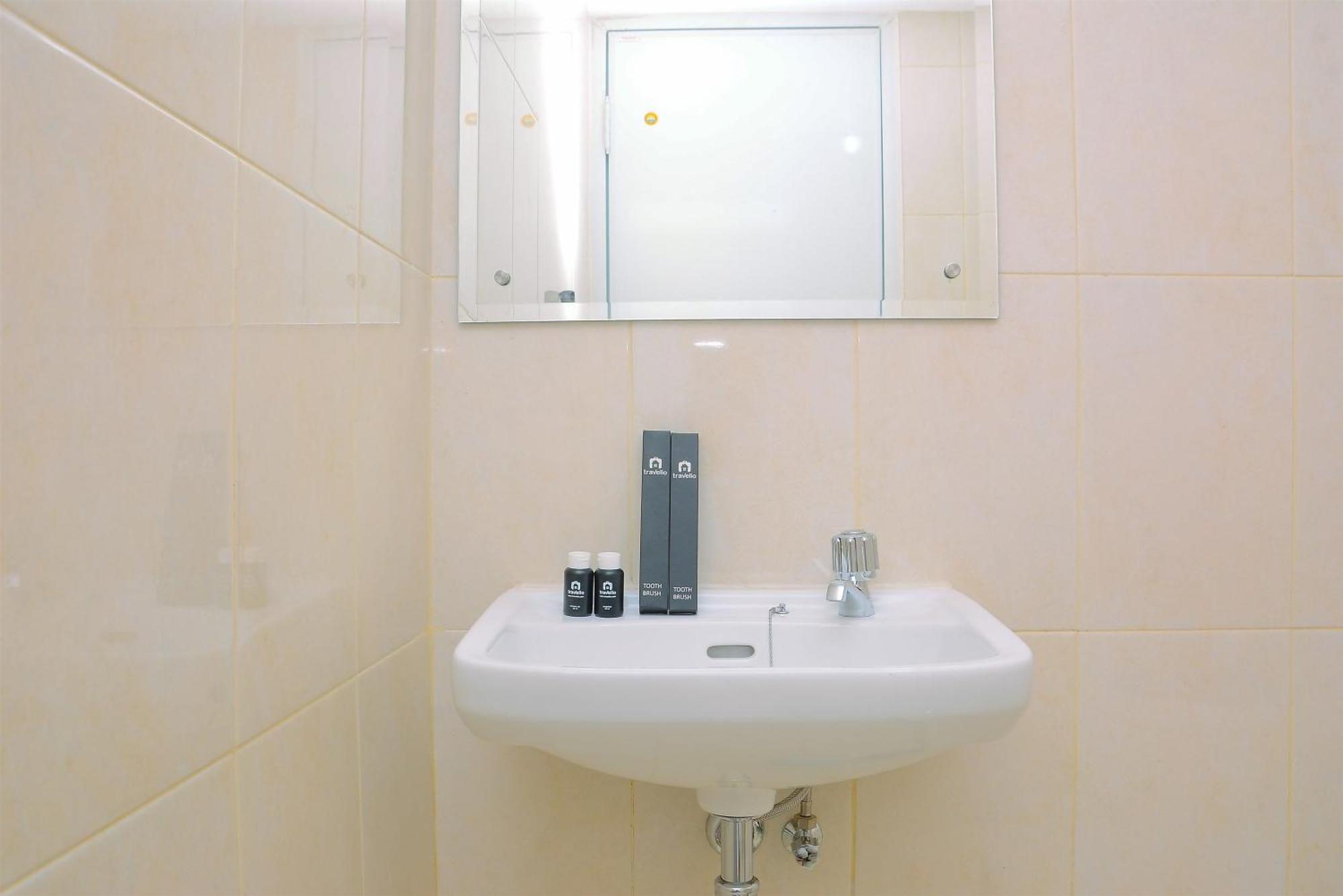 With Garden View At The Springlake View Summarecon By Travelio Apartemen Bekasi